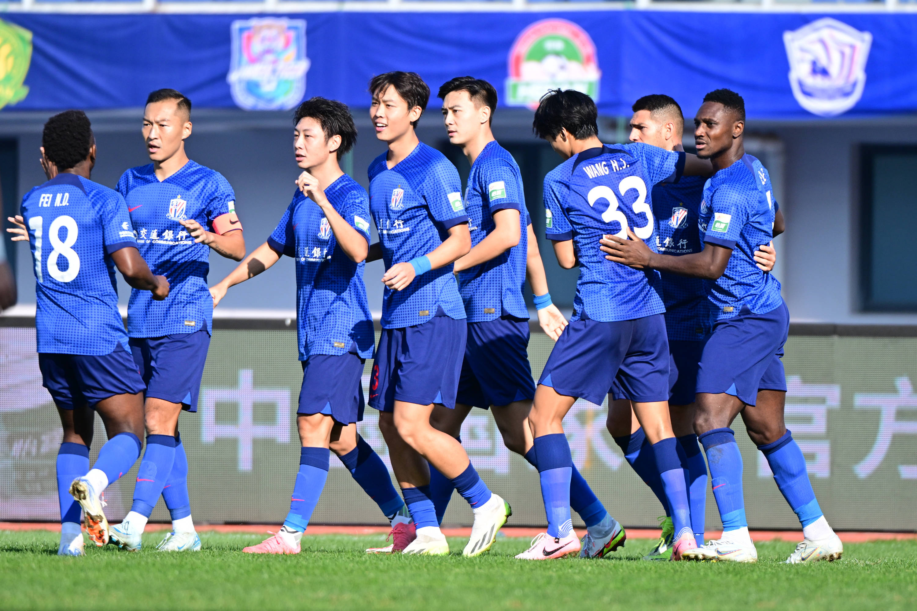 上港主场大胜泰达,保持不败势头 上港主场大胜泰达,保持不败势头