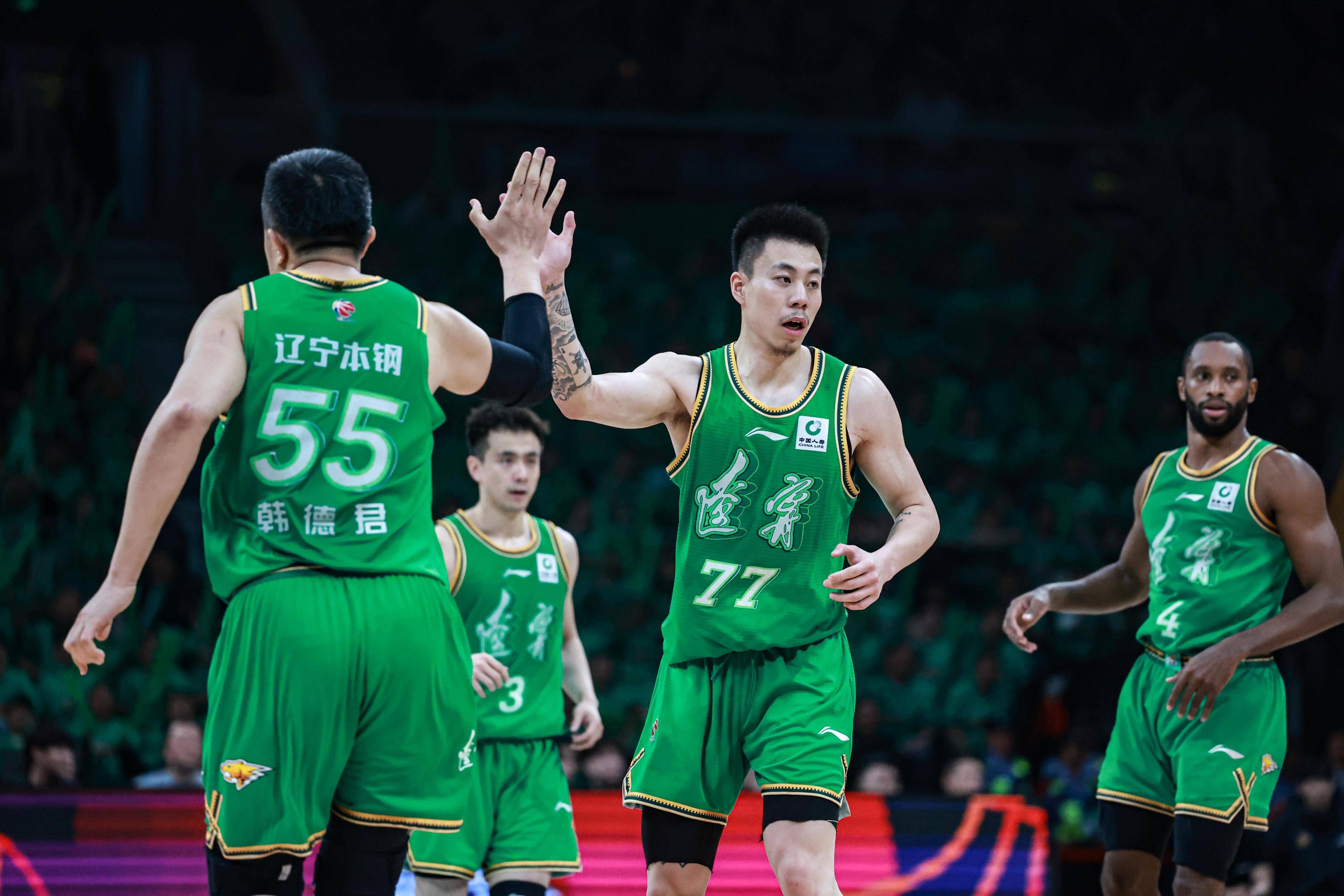 辽宁男篮稳居榜首,各方因素全面优势 辽宁男篮稳居榜首,各方因素全面优势