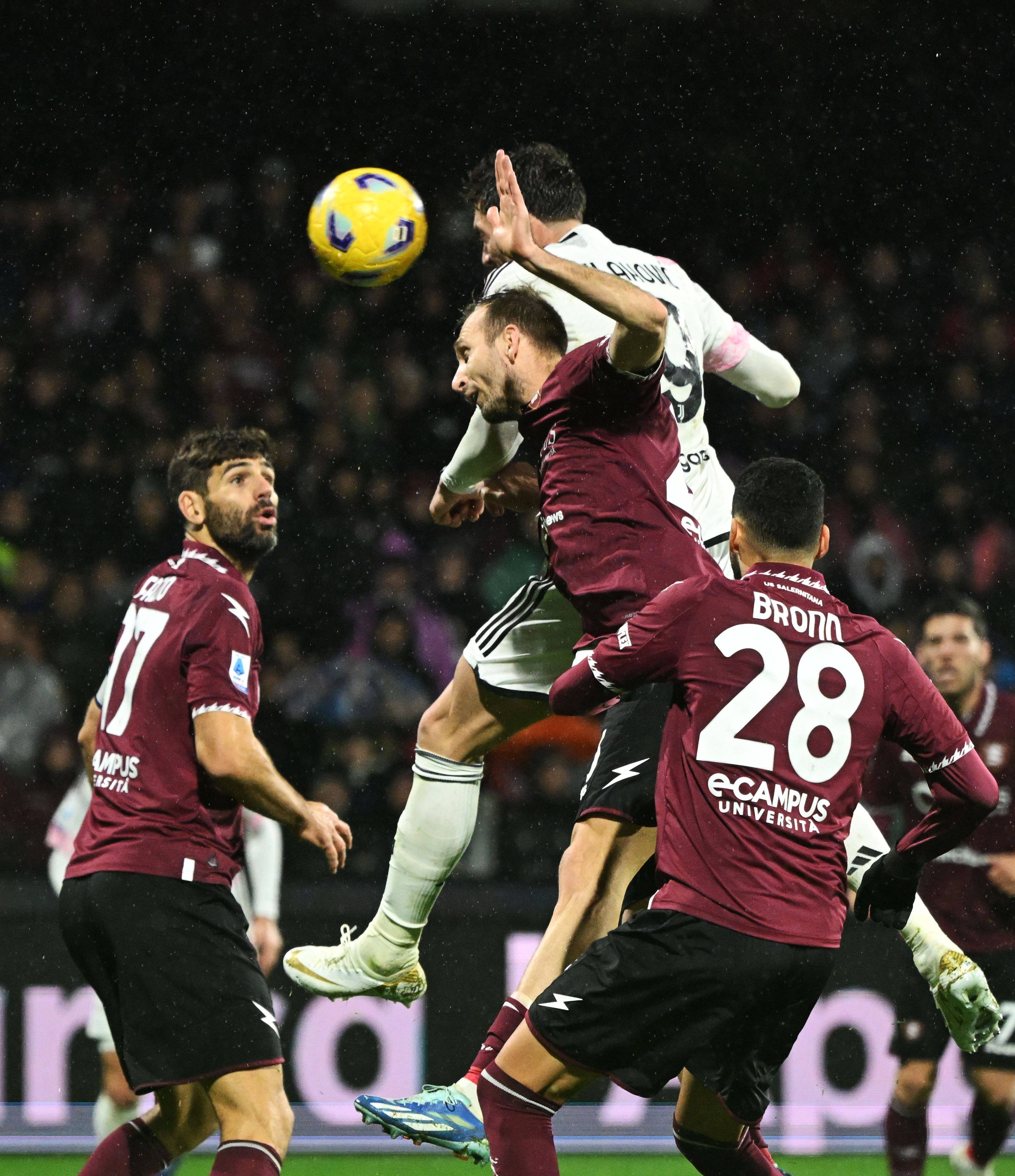 惊艳进球瞬间,震撼全场! 惊艳进球瞬间,震撼全场!