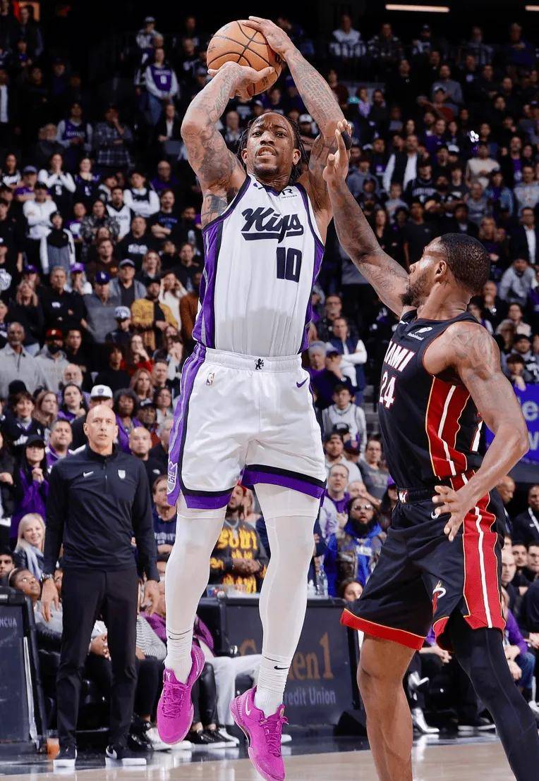 球员个人英勇表现,成为赛场焦点! 球员个人英勇表现,成为赛场焦点!