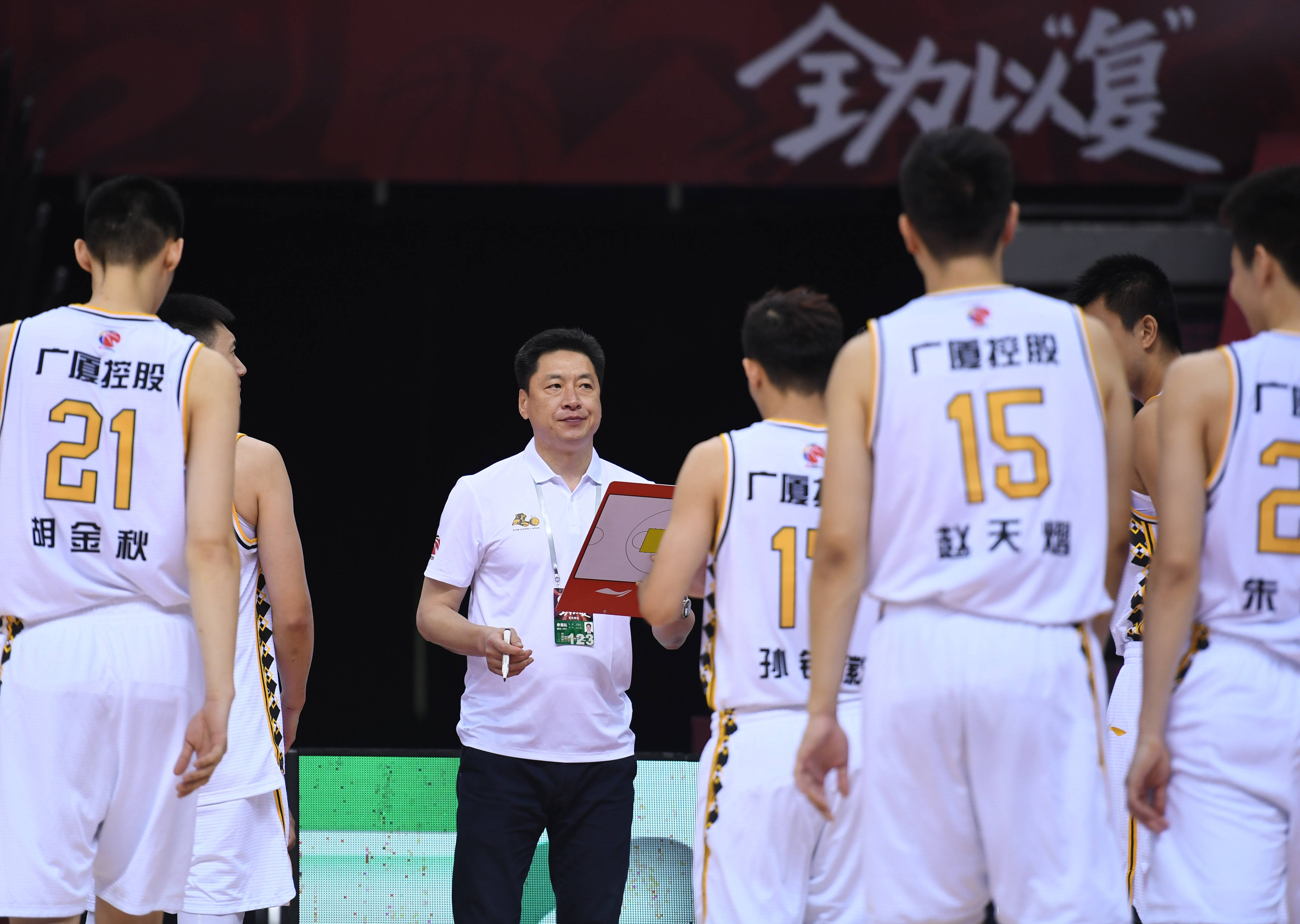 传奇篮球教练诺克逊逝世,篮球界黯然哀悼 传奇篮球教练诺克逊逝世,篮球界黯然哀悼