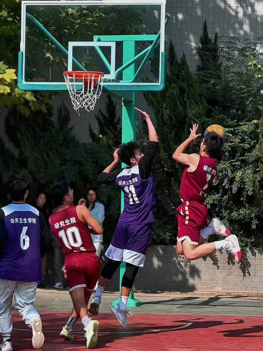 国内篮球赛场精彩纷呈,球队实力逐渐增强 国内篮球赛场精彩纷呈,球队实力逐渐增强