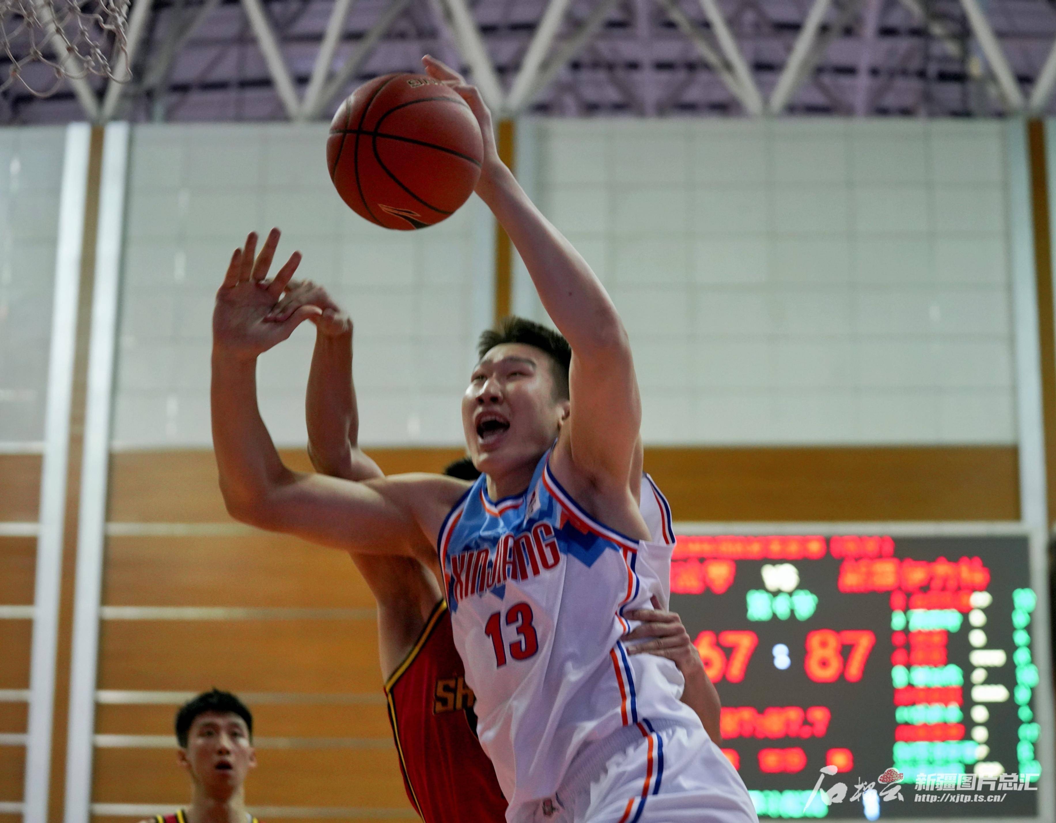 全力阻挡对手得分,球队实力得到肯定 全力阻挡对手得分,球队实力得到肯定