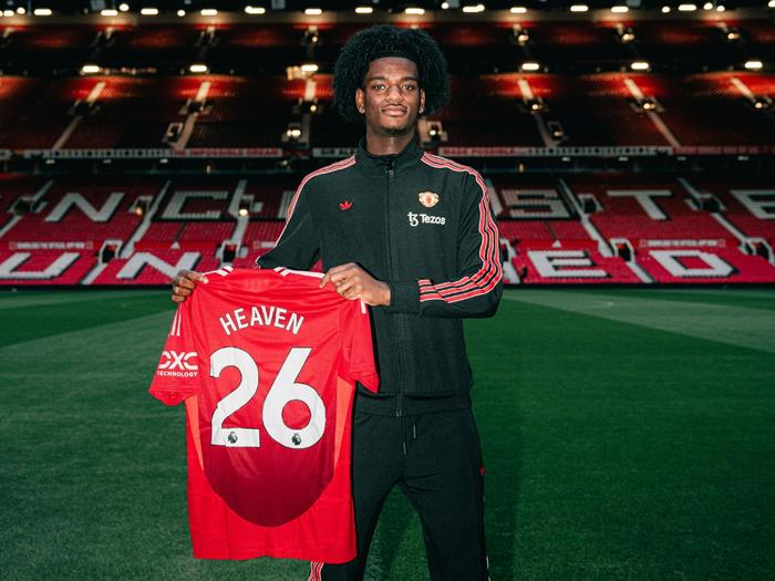 曼联签下新后卫,提升防守水平 曼联签下新后卫,提升防守水平