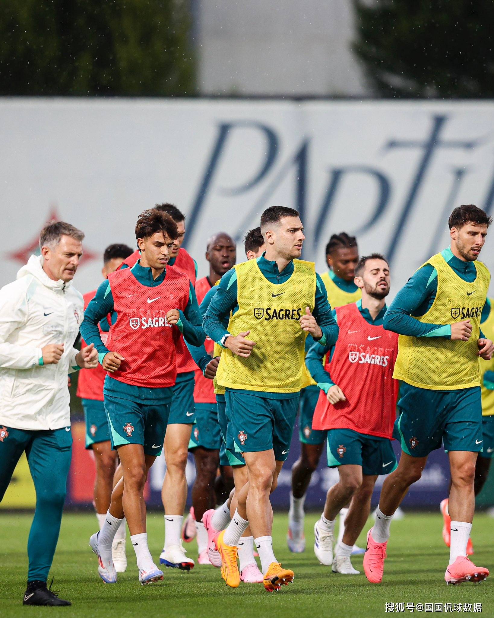 克罗地亚队大胜，晋级前景一片光明